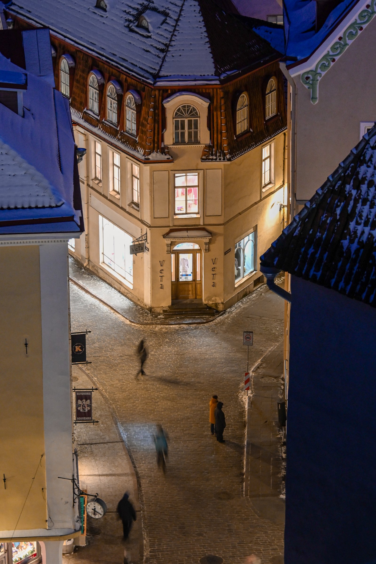 Nocturnal urban passage